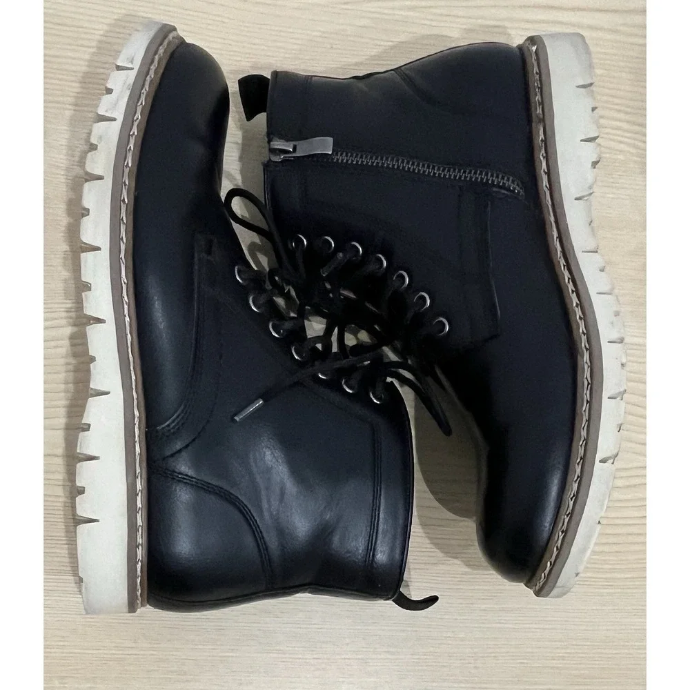 Men's Steve Madden size 8.5 Black‎ Chukka Boots.
